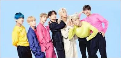 Dans le clip "Fake Love" qui est entouré de flammes ?