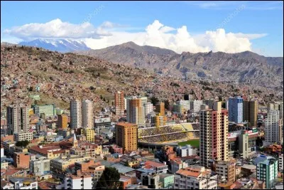 Laquelle de ces villes est la capitale de facto de la Bolivie ?