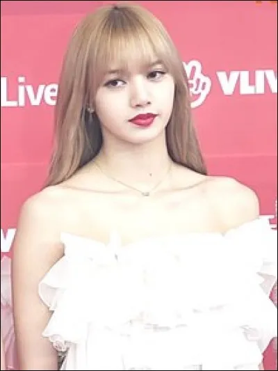 Lisa a été élue .... au concours "100 Most Beautiful Face of 2016" ?