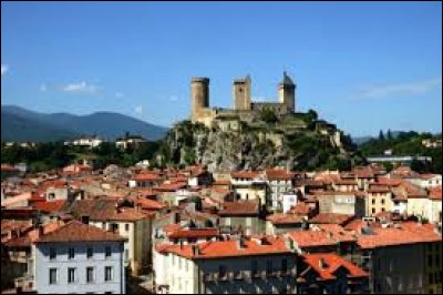 Dans quel département français se trouve la ville de Foix ?