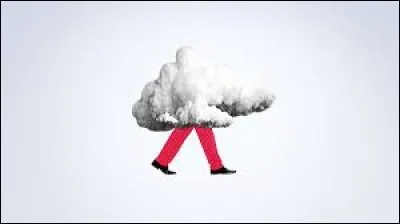 Il erra çà et là, sans but précis.