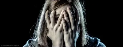 Tu te promènes la nuit et tu entends des appels au secours. Que fais-tu ?