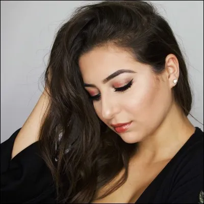 Qui est cette youtubeuse ?