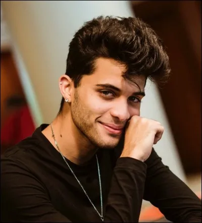 Qui est ce beau garçon ?