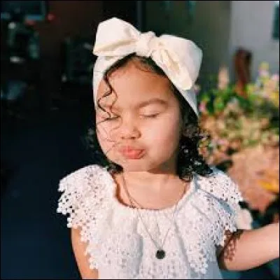 Qui est cette poupée?