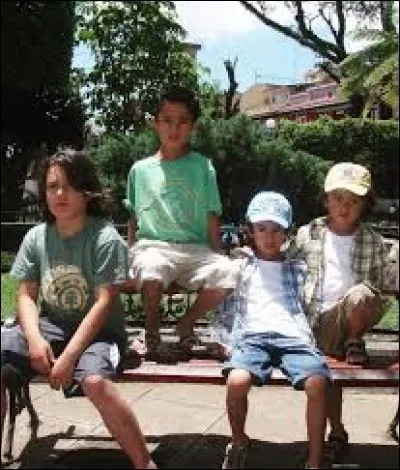 Comment s'appellent les 3 frères de Joel ?