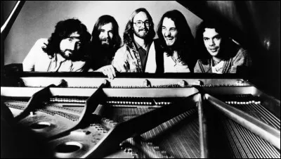 ''It's Raining Again'' a chanté Supertramp. Complétez cette phrase célèbre : ''En Bretagne, il ne pleut que sur --------------.''