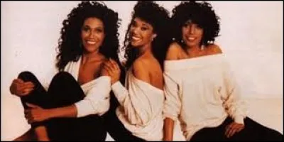 Quel groupe au nom canin a chanté ''I'm so excited'' ?