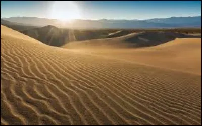 Le sable est composé de dioxyde de silicium connu sous la formule chimique ...