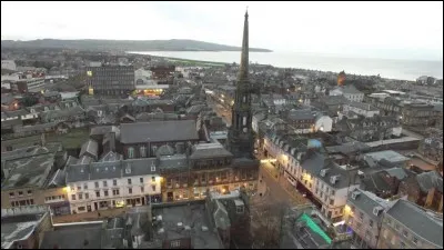 Ville portuaire du sud-ouest de l'Écosse, située sur à l'entrée du Firth of Clyde :