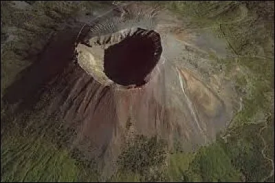 Comment se nomme le volcan responsable du désastre ?