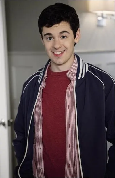 Avec qui Lucas veut-il sortir ?