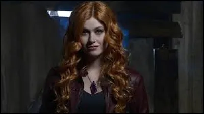 Pourquoi Clary est-elle passée du côté de Jonathan ?