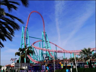 En quelle année a-t-on construit la première montagne russe à lancement hydraulique "Xcelerator" ?