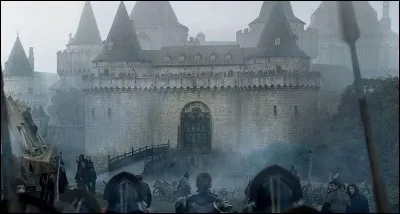 Dans quelle série aperçoit-on ce château ?