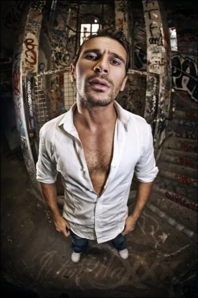 Quel est l'un des meilleurs acteurs pornos hétéros du monde et un excellent streamer / let's player ?