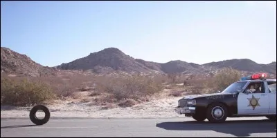 Sa carrière cinématographique - 
Dans "Rubber" un film sur un pneu tueur en série, Quentin se moque des films hollywoodiens. Avec quelle expression le fait-il comprendre ?