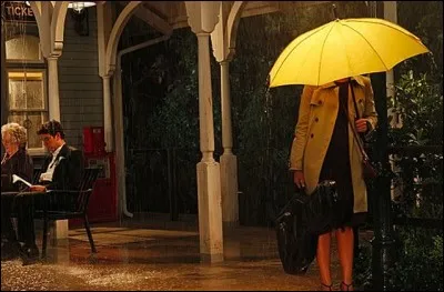 Qui trouve un parapluie dans une boîte de nuit ?