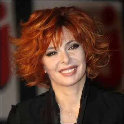 Complétez les paroles de la chanson de Mylène Farmer : "Ainsi soit-je".
"Deux orphelins 
Que le temps défigure 
Je voudrais mon hiver 
M'endormir loin de tes ..."