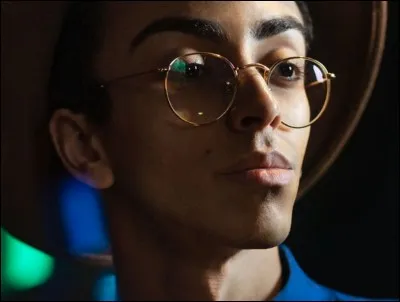 Quelle est la particuliarité physique de Bilal ?