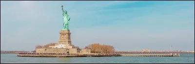 De son installation et pendant 16 ans, la statue fonctionna comme phare, dont le faisceau lumineux était visible à une distance de 39 km.