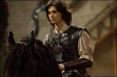 Pourquoi le prince Caspian s'enfuit-il ?
