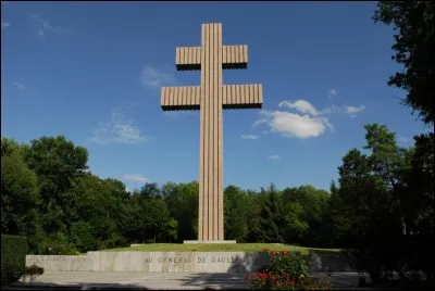Où peut-on voir cette croix de Lorraine (mémorial Charles-de-Gaulle) ?
