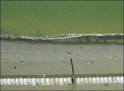 Quelle est la particularité de la plage de Cayeux-sur-Mer ?