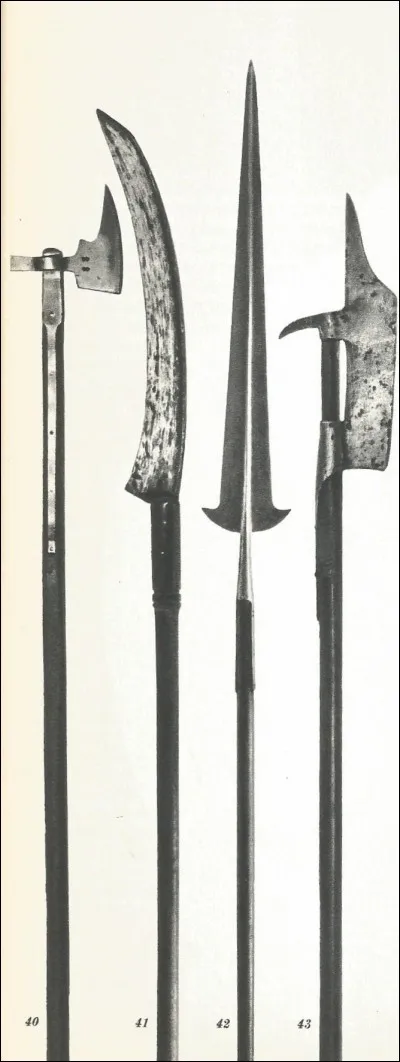 Voici quatre armes d'hast. Laquelle est une "pertuisane" ?