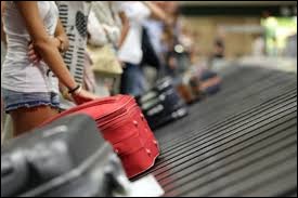 Imagine-toi à l'aéroport de Londres. Malheureusement, ta valise n'est toujours pas là. Tu te rends vers une personne à l'accueil. Que lui demandes-tu ?