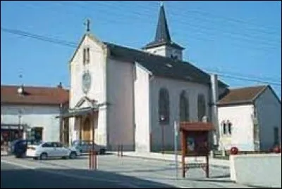 Nous sommes à présent devant l'église Saint-Laurent d'Hériménil. Village du Grand-Est, à 4 kilomètres de Lunéville, il se situe dans le département ...