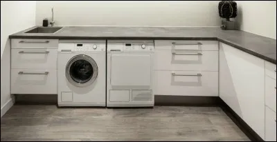 Afin de prendre en charge le traitement des linges et vêtements sales, le bunker dispose...