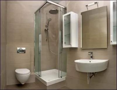 Chaque chambre à coucher possède ce compartiment. Même en état de guerre, l'hygiène corporelle reste importante. Alors, quelle est cette pièce ?