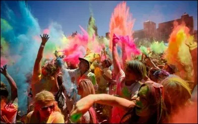 C'est aussi au visage que l'on s'envoie de la poudre colorée lors de la "fête des couleurs" (ou de la fertilité), et ce dans toute l'Inde. Avec quel symbolique ?