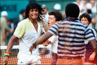 Yannick Noah reste, à ce jour, le dernier français à s'être imposé en finale des Internationaux de France. Il s'impose face au Suédois Mats Wilander. Il s'agissait de la finale de l'année :
