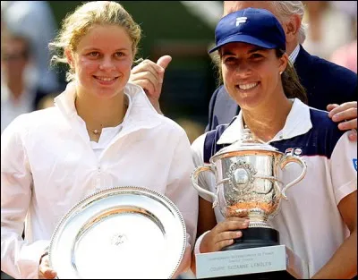 2001 : Cette finale dames à sensations consacre à la surprise générale une Américaine qui s'impose face à la Belge Kim Clijsters sur le score éloquent de 1-6, 6-4, 12-10. 
Qui est cette joueuse ?