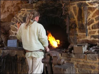 Qui est la divinité des forgerons ?