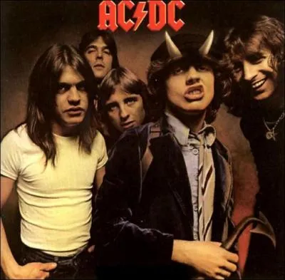 Je suis sorti en 1979 juste avant le dcs de mon chanteur.