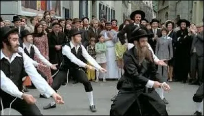 LES AVENTURES DE RABBI JACOB - Quelle actrice joue le rôle d'Antoinette, la fille de Victor Pivert (Louis de Funès) ?