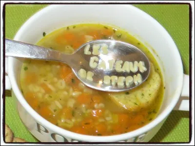 Dans le Sud-Ouest de La France, comment appelle-t-on le fait de verser du vin dans sa soupe ?