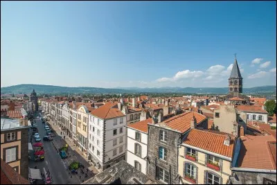 Ville française, en Auvergne :