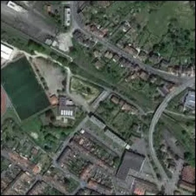 Où ont lieu la plupart des actes homophobes dans les lieux publics ?