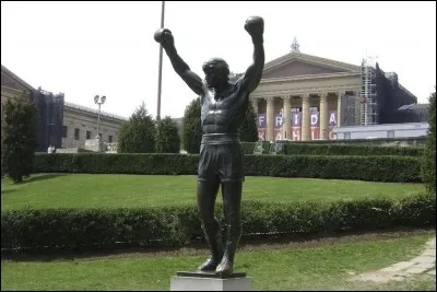 Quelle ville américaine devez-vous visiter pour admirer la statue en bronze de "Rocky" ?
