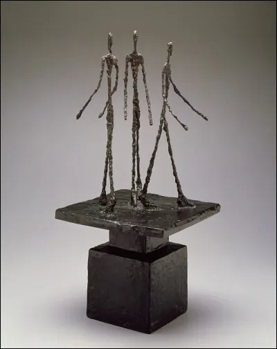 Quel artiste est connu pour ses figures abstraites, telles que "Les Trois Hommes qui marchent" ?