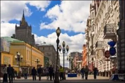 Laquelle de ces deux importantes capitales européennes est la plus peuplée du vieux continent ?