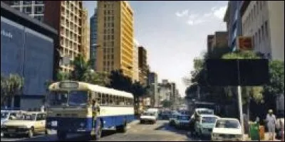 Harare est la capitale de ce pays qui fut appelé Rhodésie du Sud durant la colonisation britannique.