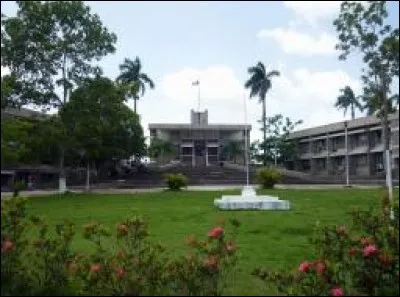 Ce petit pays, ayant comme capitale Belmopan, était appelé le Honduras britannique jusqu'en 1981.