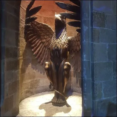 Que dit McGonagall pour que Harry aille voir Dumbledore ? (pour faire monter les escaliers)