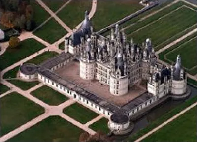 Quel est ce château dont le début de la construction a débuté en 1519 ?