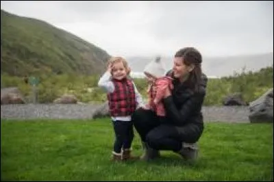 Un enfant islandais qui vient de naître porte un nom de famille basé sur...